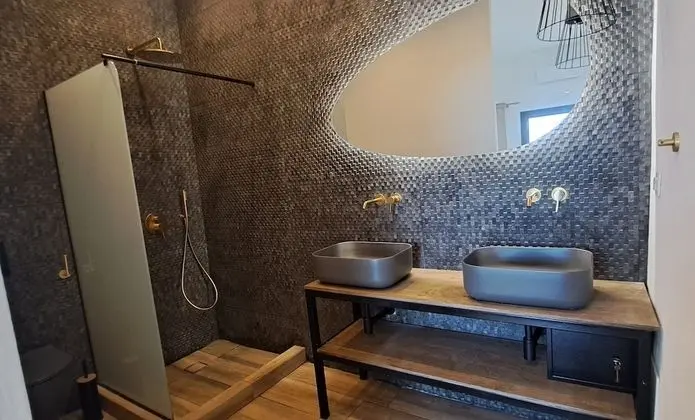 Superior Suite (Infinity Hot Tub)