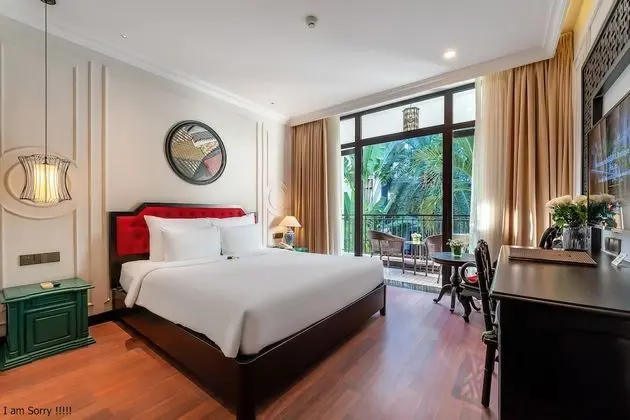 Senior Oda, Balkon, Havuz Manzaralı