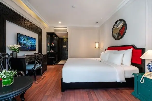 Senior Oda, Balkon, Havuz Manzaralı
