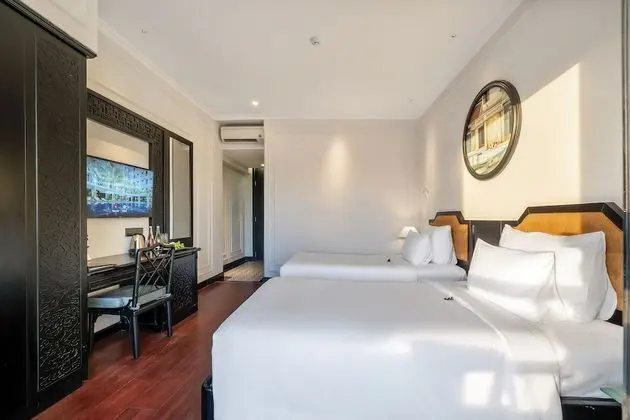 Senior Oda, Balkon, Havuz Manzaralı