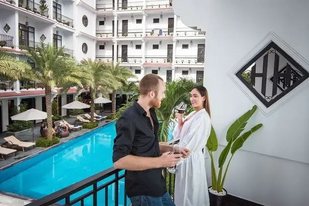Senior Oda, Balkon, Havuz Manzaralı