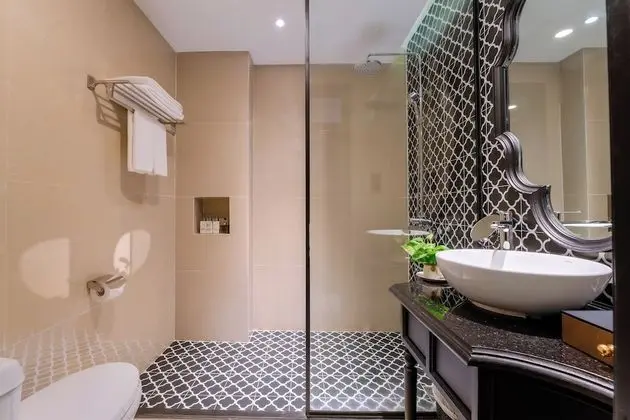 Senior Oda, Balkon, Havuz Manzaralı
