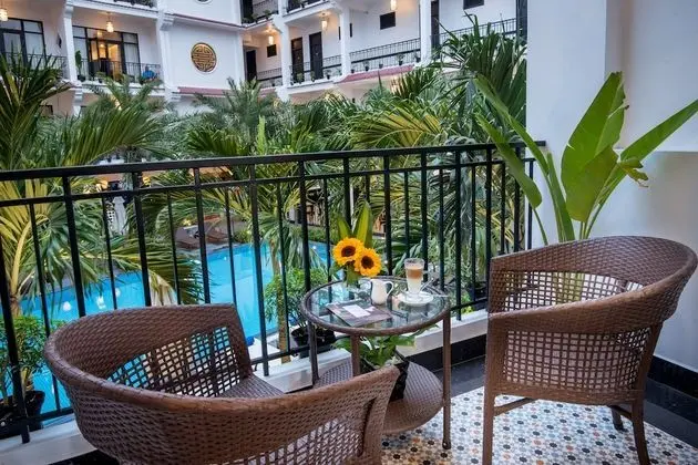 Senior Oda, Balkon, Havuz Manzaralı