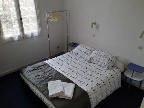 Standard Tek Büyük Yataklı Oda (with shower only)