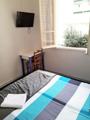 Standard Tek Büyük Yataklı Oda (with shower only)