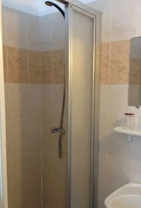 Standard Tek Büyük Yataklı Oda (with shower only)