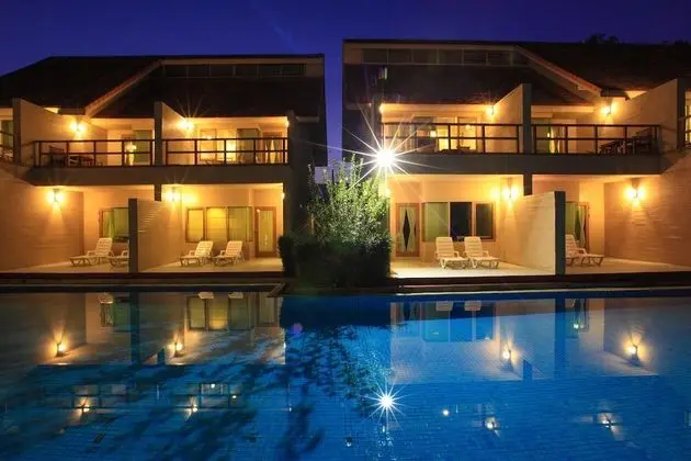 Deluxe Pool Access