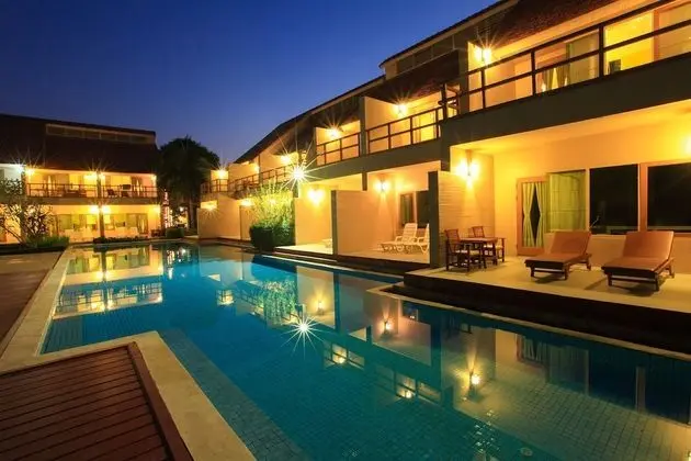Deluxe Pool Access
