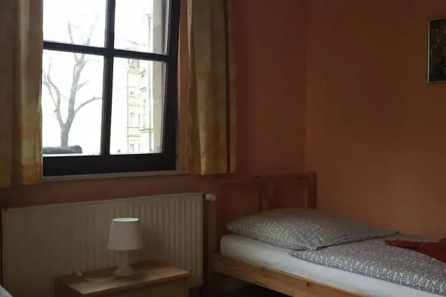 İki Ayrı Yataklı Oda, Ortak Banyo