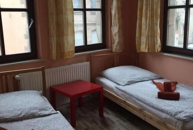 İki Ayrı Yataklı Oda, Ortak Banyo