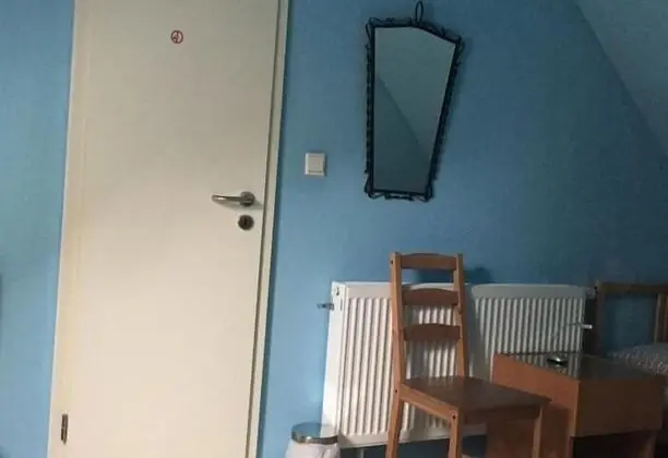 İki Ayrı Yataklı Oda, Ortak Banyo