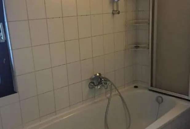 İki Ayrı Yataklı Oda, Ortak Banyo