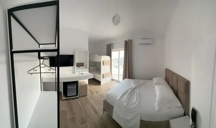 Üç Kişilik Oda, Balkon