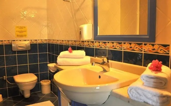 Standard Tek Büyük veya İki Ayrı Yataklı Oda, Dağ Manzaralı