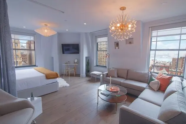 Çatı Katı (Loft), 1 En Büyük (King) Boy Yatak ve Çekyat (Belle)