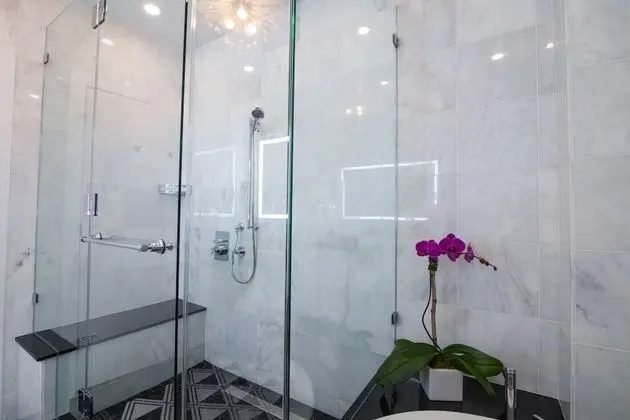 Çatı Katı (Loft), 1 En Büyük (King) Boy Yatak ve Çekyat (Belle)