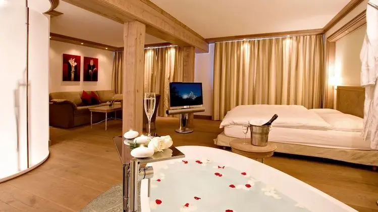 Junior Süit, Balkon