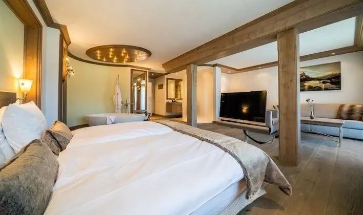 Junior Süit, Balkon