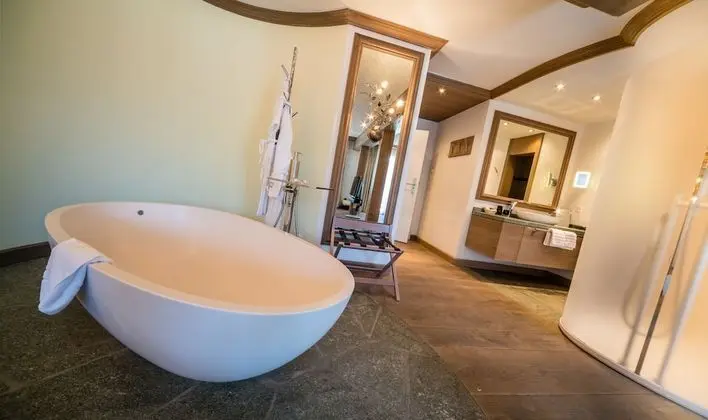 Junior Süit, Balkon