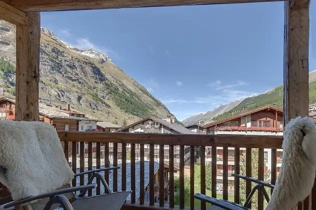 Junior Süit, Balkon