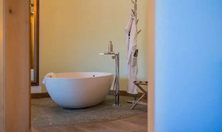 Junior Süit, Balkon