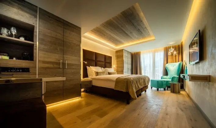Premium Chic Room
