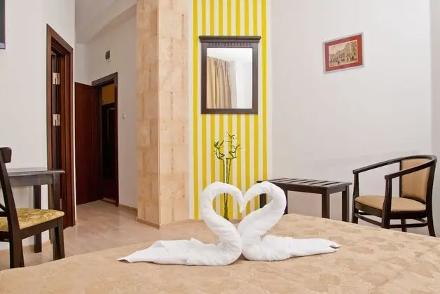 Üç Kişilik Oda