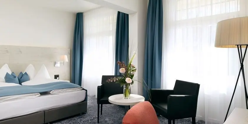 Superior Tek Büyük Yataklı Oda, 1 Yatak Odası, Balkon, Bahçeli
