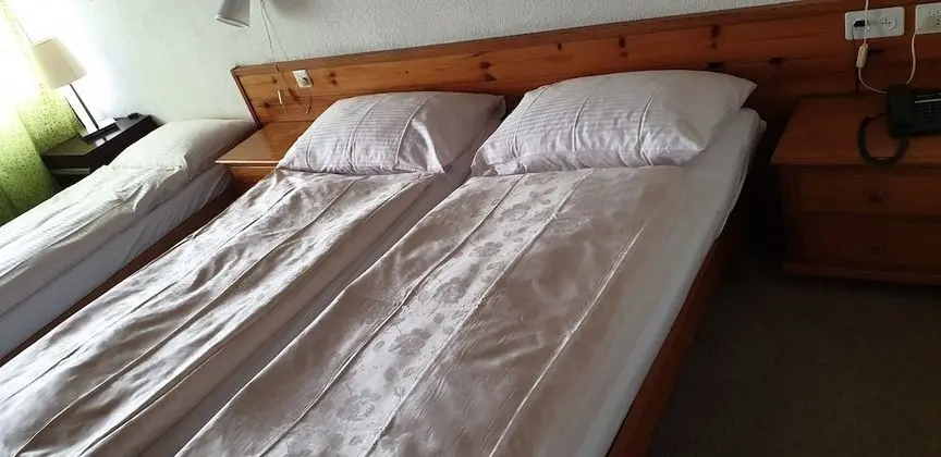 Üç Kişilik Oda