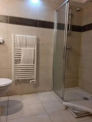 Üç Kişilik Oda
