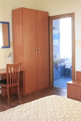Üç Kişilik Oda