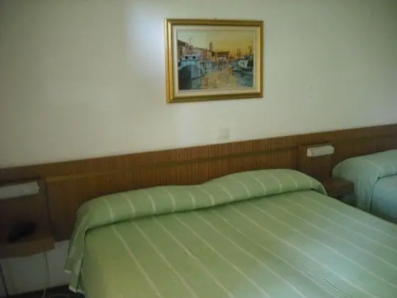 Üç Kişilik Oda