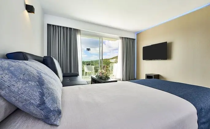 Deluxe Tek Büyük Yataklı Oda (3 Adults)