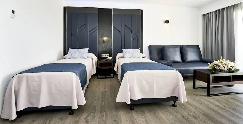 Deluxe Tek Büyük Yataklı Oda (3 Adults)