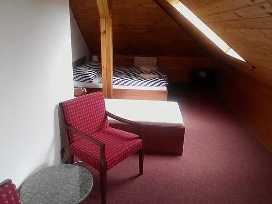 Üç Kişilik Oda