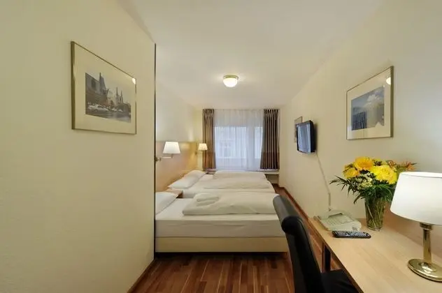 Üç Kişilik Oda