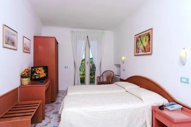 Standard Dört Kişilik Oda