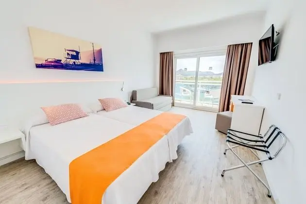 Superior Tek Büyük Yataklı Oda, Havuz Manzaralı (2 Adults + 1 Child)