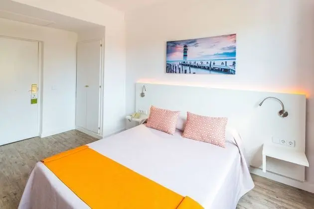 Superior Tek Büyük Yataklı Oda, Havuz Manzaralı (2 Adults + 1 Child)