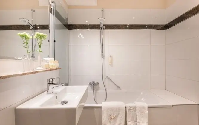 Büyük Yataklı Tek Kişilik Oda