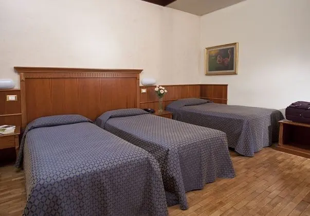Üç Kişilik Oda