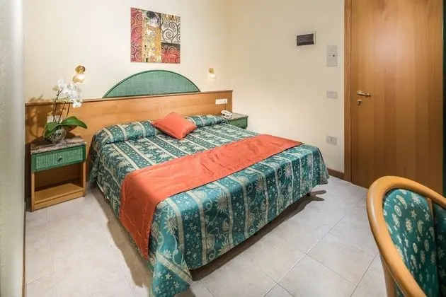 Basic Tek Büyük Yataklı Oda