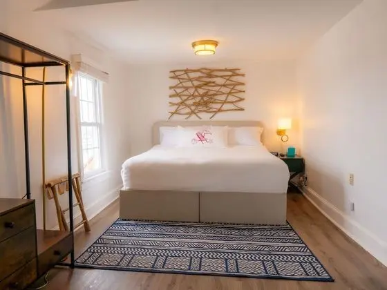 Deluxe Rooms # 4,6,8,10,11,19 (1 King Bed)