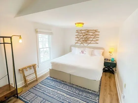 Deluxe Rooms # 4,6,8,10,11,19 (1 King Bed)