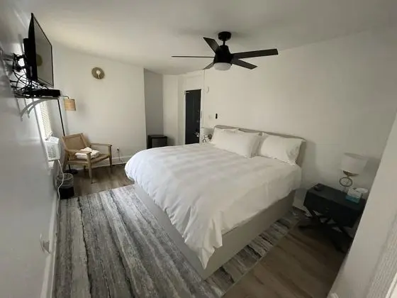 Deluxe Rooms # 4,6,8,10,11,19 (1 King Bed)