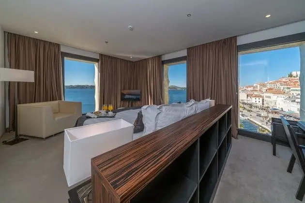 Deluxe Tek Büyük Yataklı Oda, Deniz Manzaralı