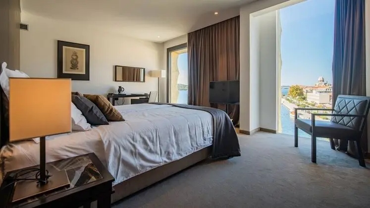 Deluxe Tek Büyük Yataklı Oda, Deniz Manzaralı
