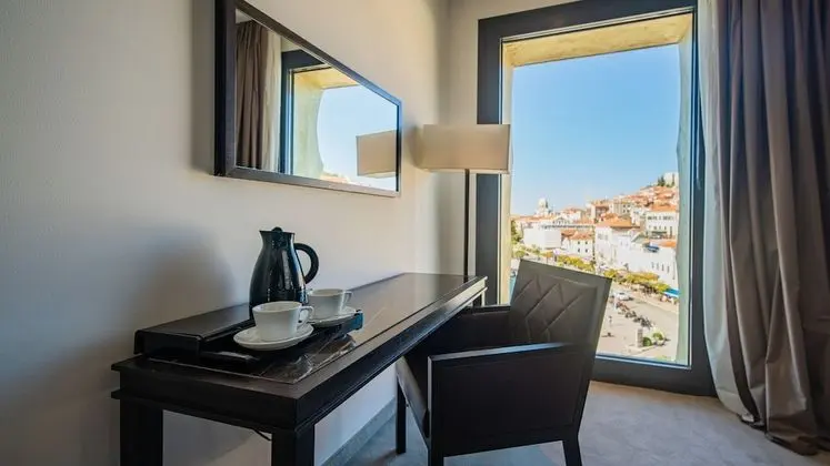 Deluxe Tek Büyük Yataklı Oda, Deniz Manzaralı