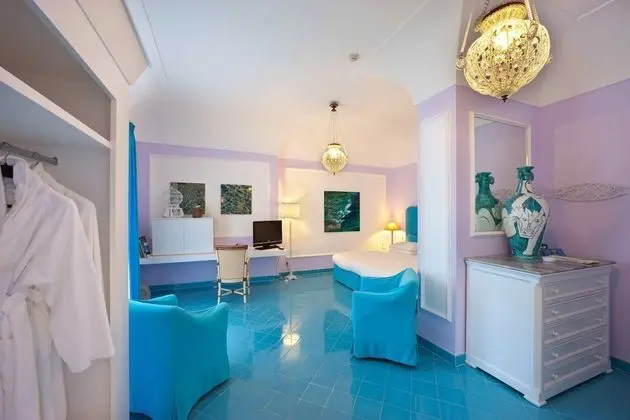 Superior Tek Büyük Yataklı Oda, Balkon, Avlu Manzaralı