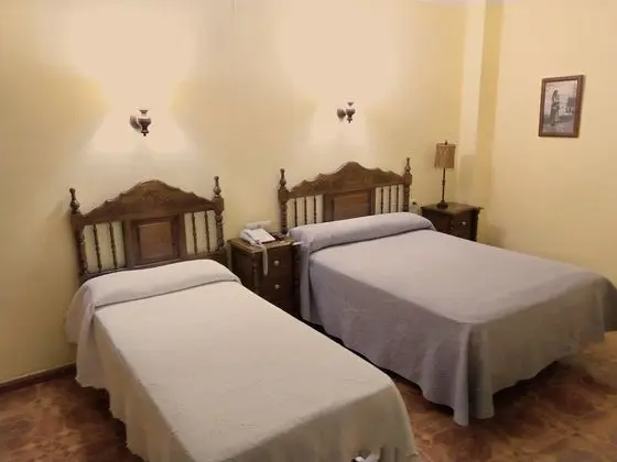 Üç Kişilik Oda